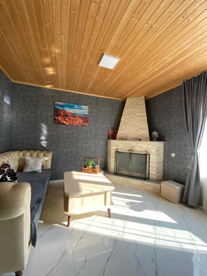 Buo'S Guest House Borjomi Bagian luar foto